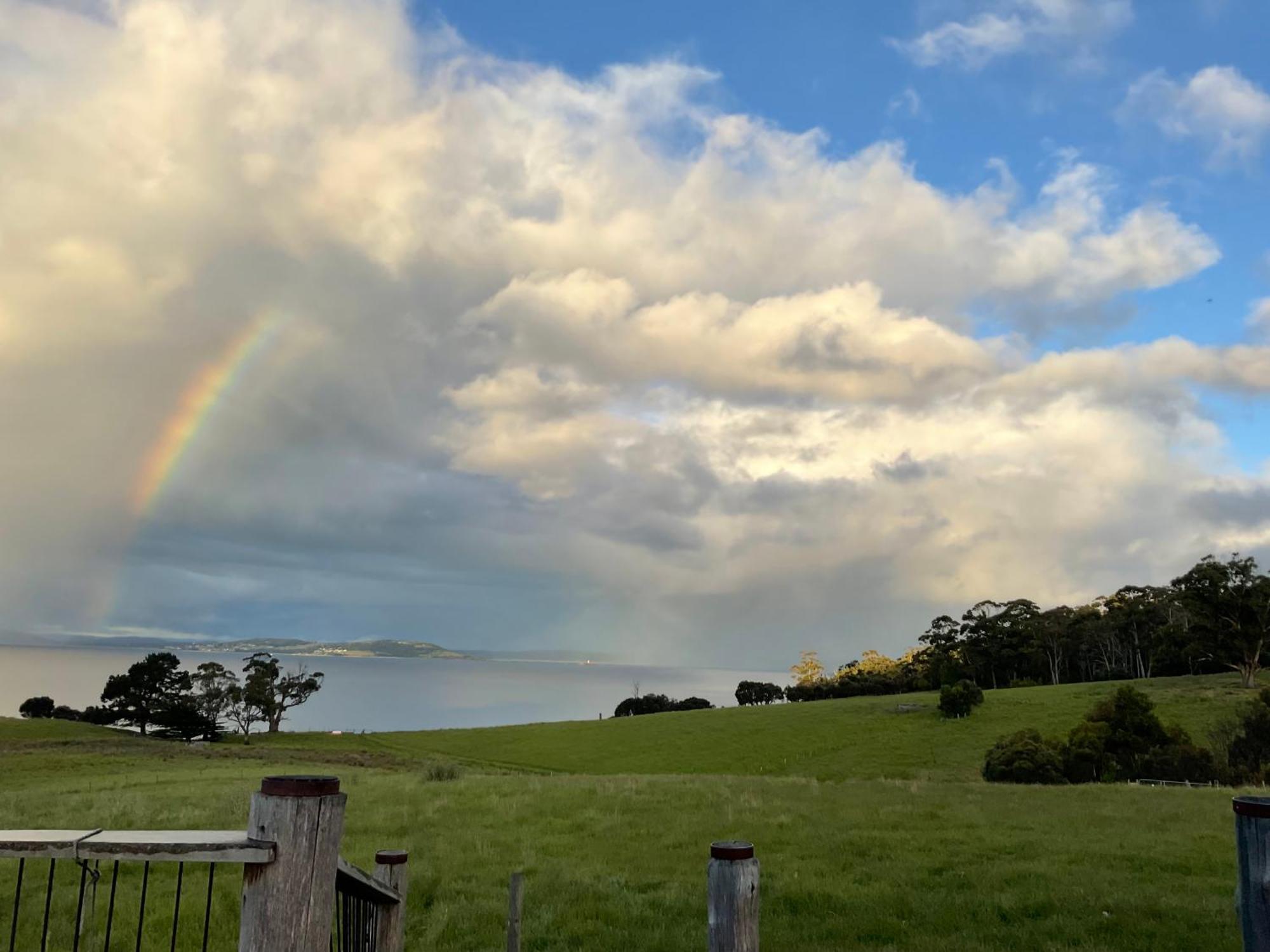 The Woolshed And Farmhouse Blue, Bruny Island Barnes Bay Eksteriør billede